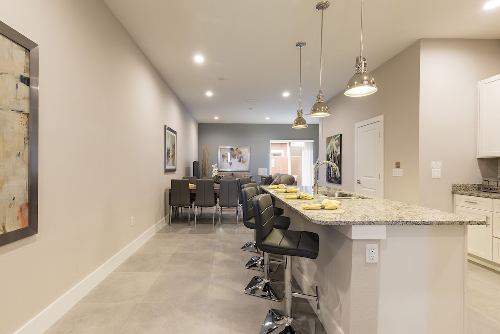 Summerville Vacation Homes by Columbia Management