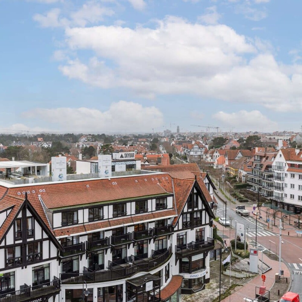 Renovated Apartment With sea View and Parking