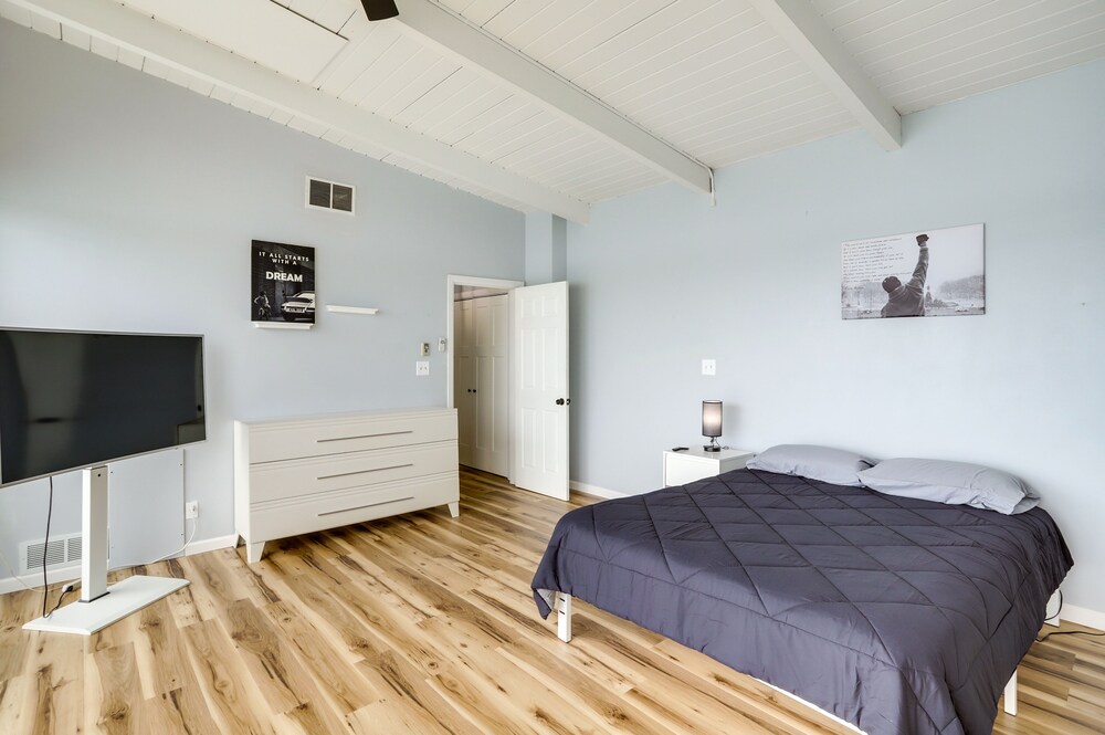 Riverfront Elkhart Rental: Deck & Ping Pong Table! view 5