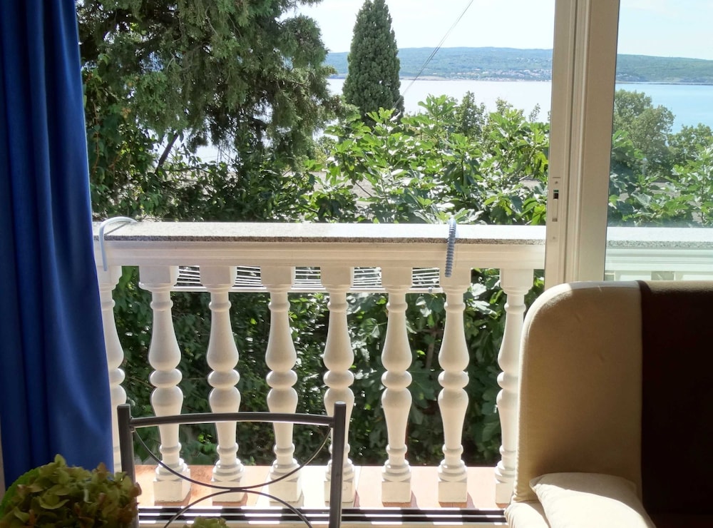 Warm and Welcoming Apartments With Sea View