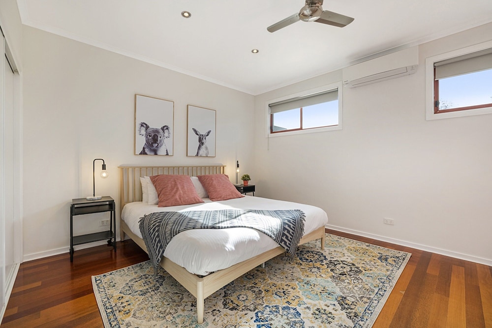 Unique 2- Storey Victorian Terrace Near Errol St
