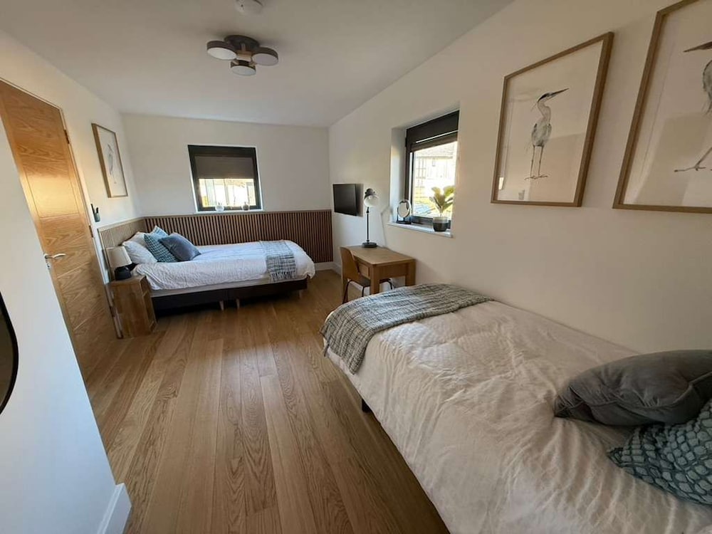 Luxury Lakeside Retreat With Hot Tub Games Room Watersports Sleeps 14