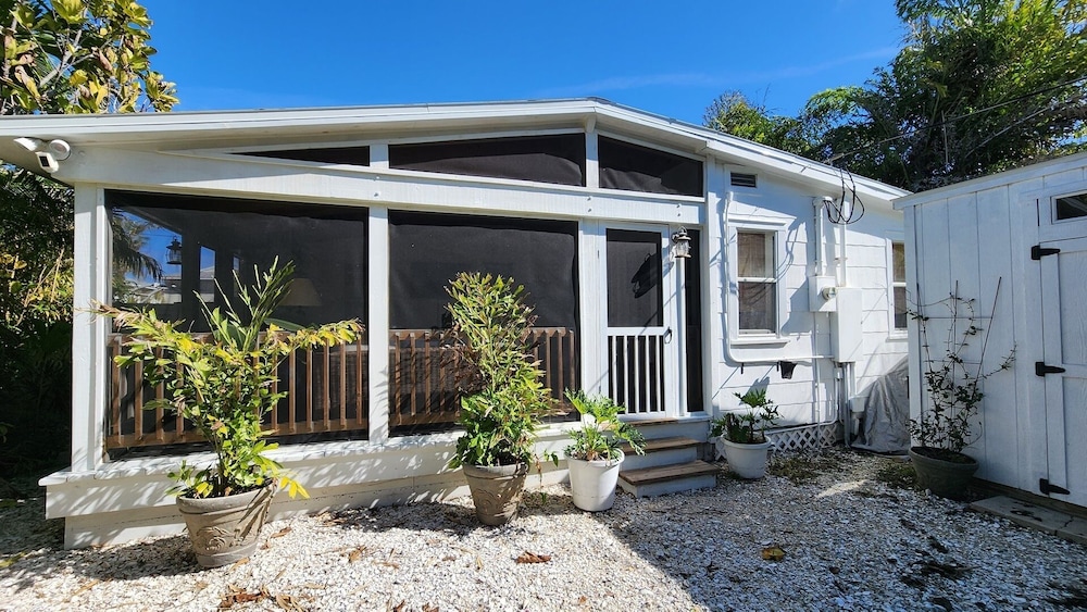 2404 Ave B 2 Bedroom Cottage by RedAwning