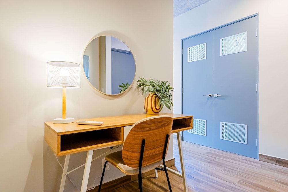 w Splendid 1BR in the Heart of Centriqo