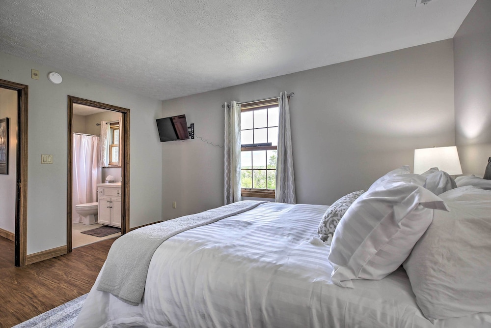 'blue Moon Cottage' w/ Amazing Views of 5 Counties view 2