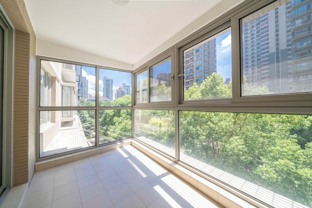 Tyms Stylish 3BR 2BA Apt Xujiahui Metro