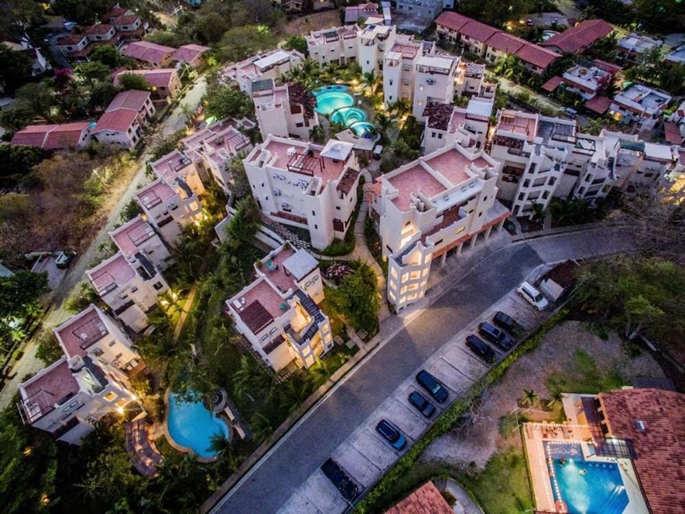 Hotel Tropical Gardens - Image 1