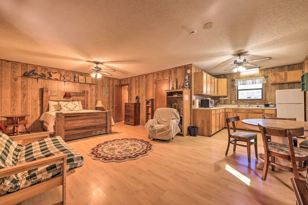 Rustic Canyon Lake Cabins w/ Hot Tub on 3 Acres - Property Image 28