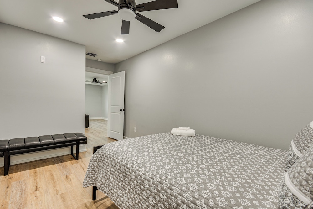 3 Mi to Navarre Beach: Home w/ Furnished Patio