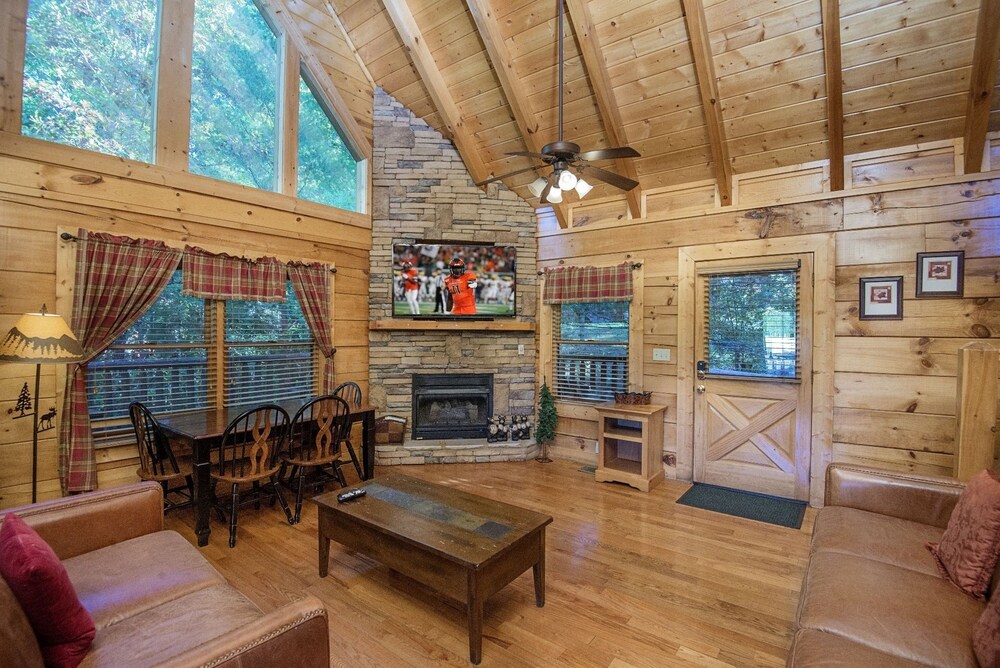 Er 244 â Black Hawk Hideaway Great Location â Close To Town! 2 Bedroom Cabin by RedAwning view 4