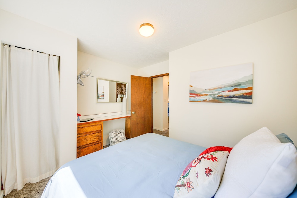 Charming Sagle Retreat w/ Hot Tub  Cozy Fireplace - Property Image 25