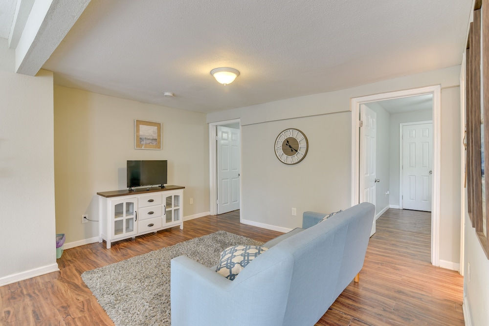 Walk to Beach: Cozy Unit in Galveston!