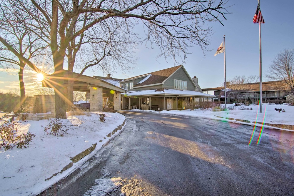 Views & Indoor Pool! The Galena Territory Gem