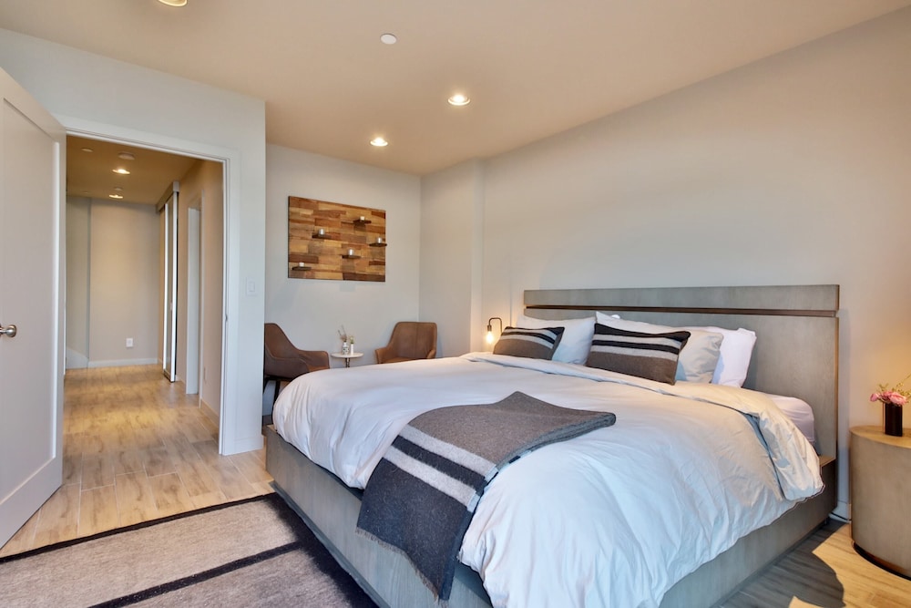 Langley Waterfront Condo by Avantstay A+ Views view 5