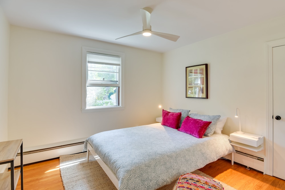 Home in Narragansett w/ Beach Access!