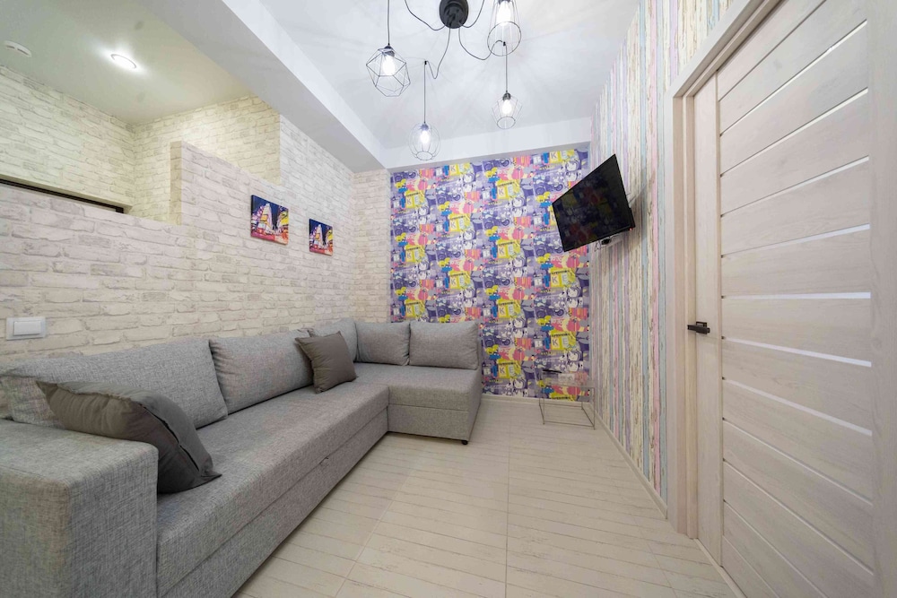 More Apartments na Plotinnoy 2 - 2 view 4