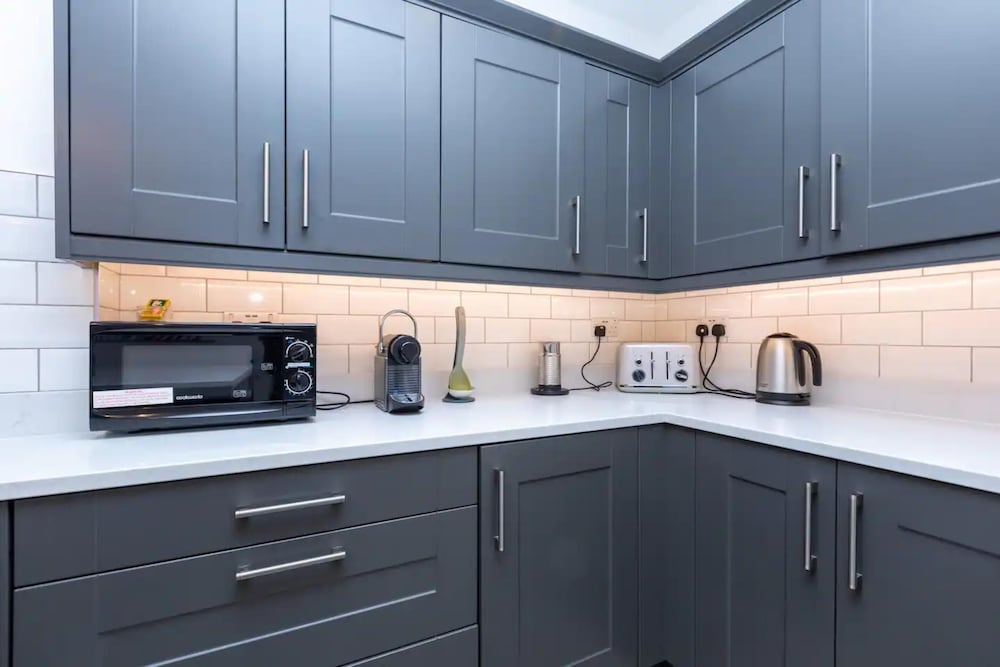 Stunning 3 Bed House view 3