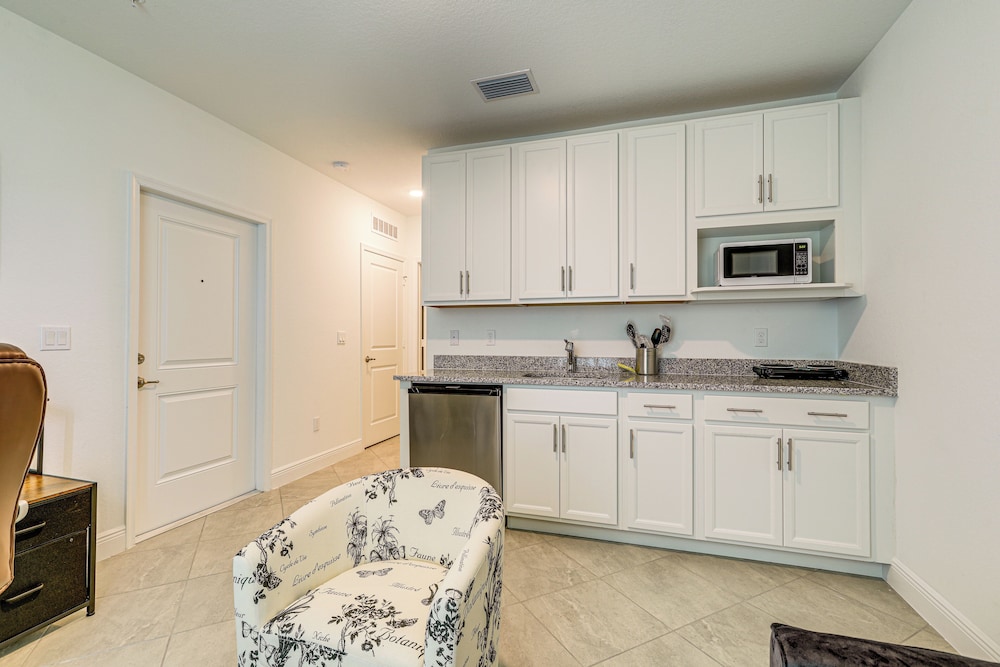 Beach-hop & Golf! Port St Lucie Apt w/ Shared Yard