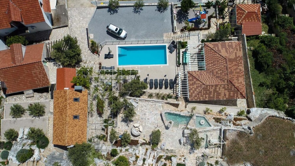 Three Holiday Homes - H1 Azur