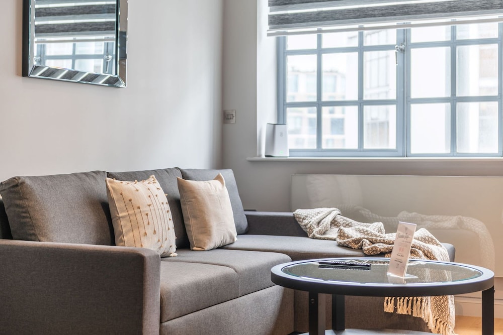 Amigos Nest - Farringdon - by Frankie Says