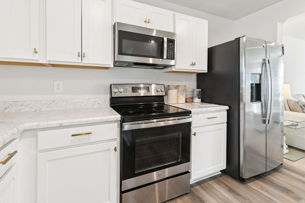 Modern Downtown Retreat Near Swamp Rabbit Trail 4 Bedroom Townhouse