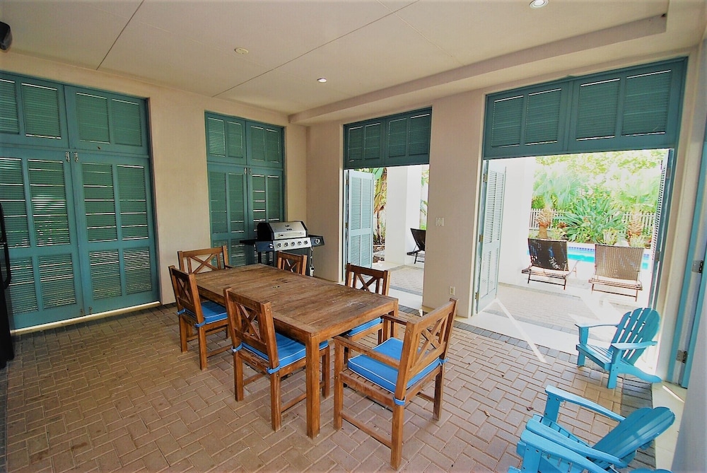 Bella Casa - Private House With Hot Tub 4 Bedroom Home by RedAwning