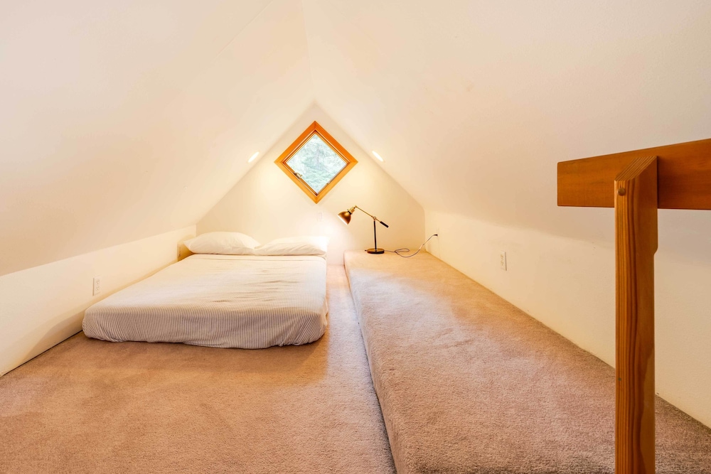 Juneau Vacations - Juneau Vacation Home: Stunning View  Beach Access - Property Image 29