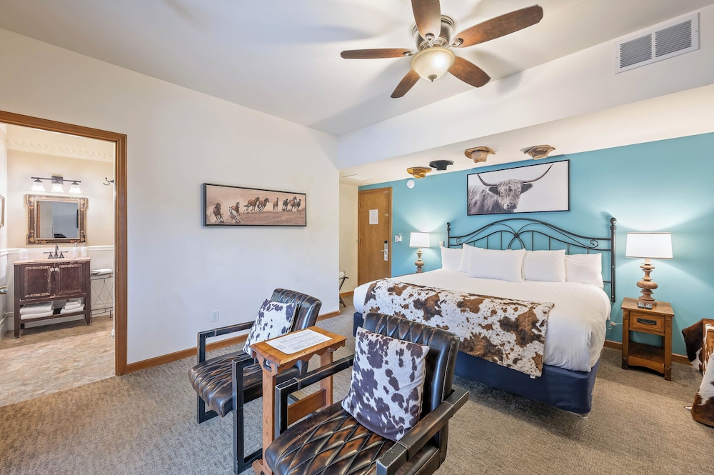 All Seasons River Inn