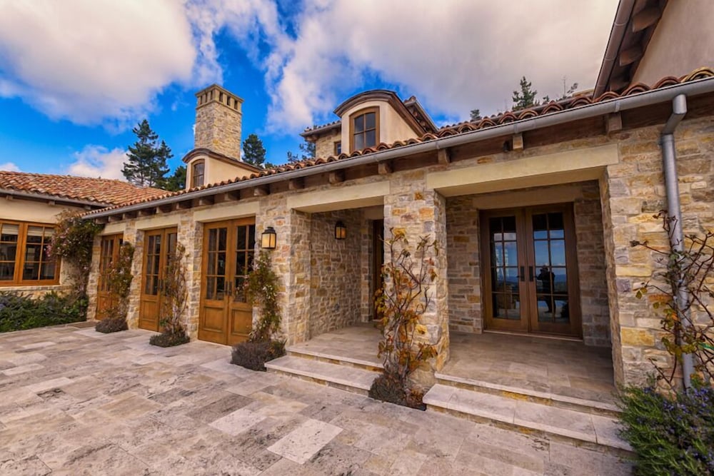 Lx1: Chateau D' Renaitre - Carmel-by-the-sea Luxury Villa: - Property Image 27