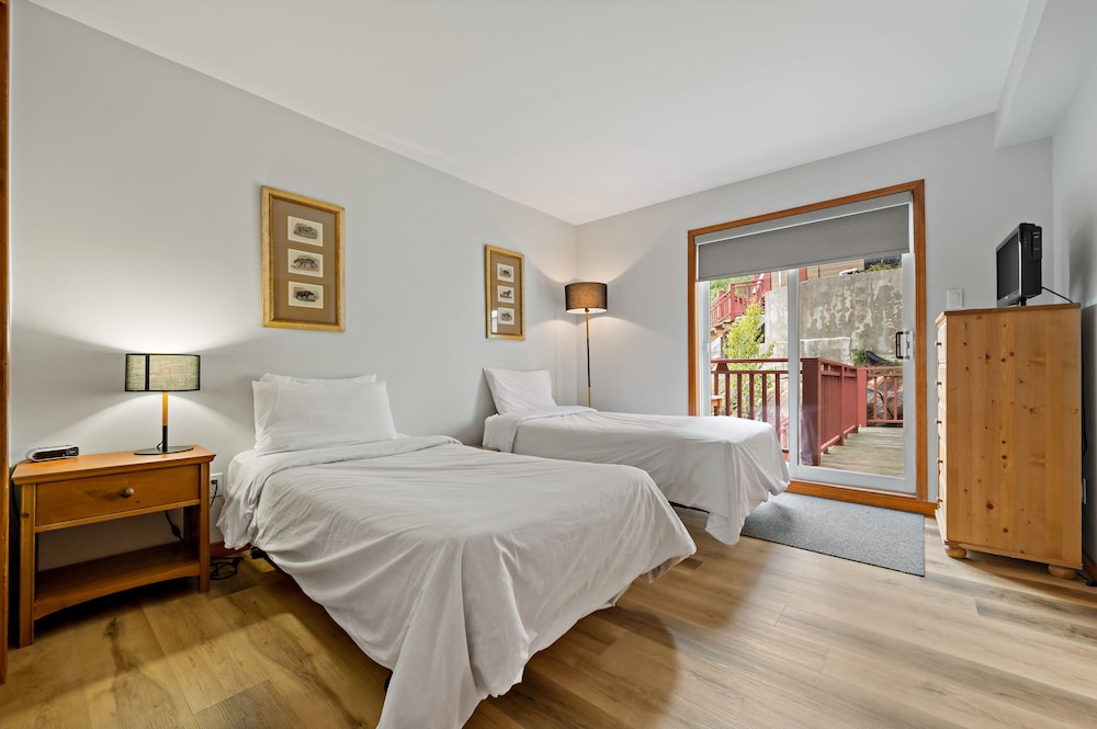 Les Haut Bois Condominiums -RVMT