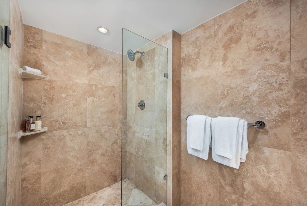 Luxury Vacation Rentals at 1 Hotel & Homes by LRMB