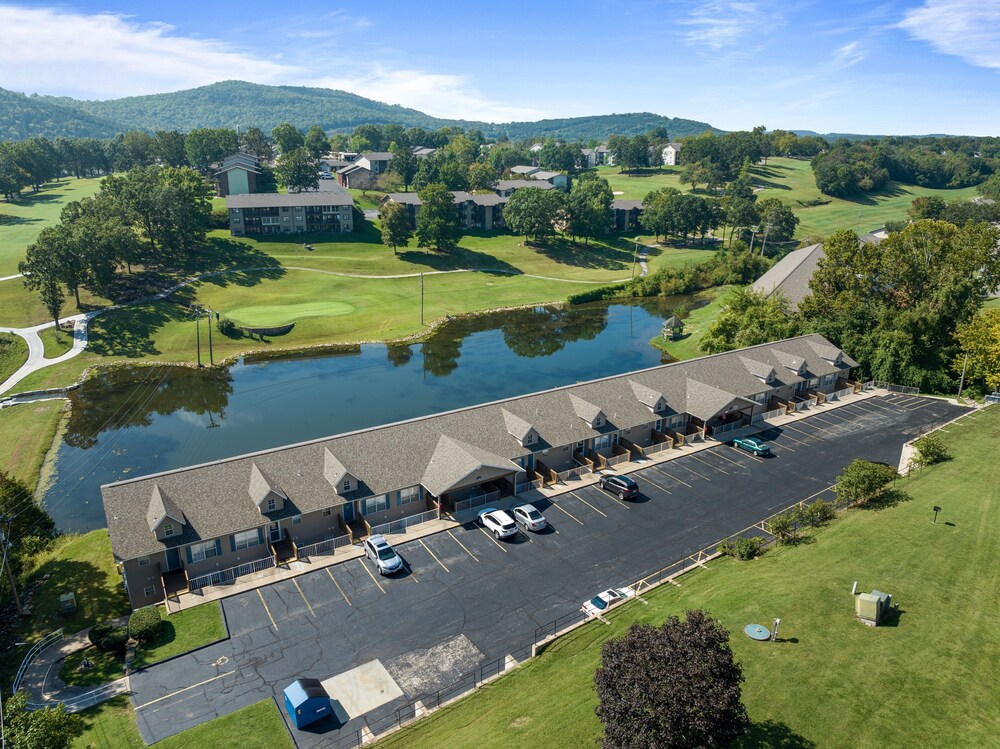 Harmony Hideaway 2 Bedroom Condo by RedAwning view 4
