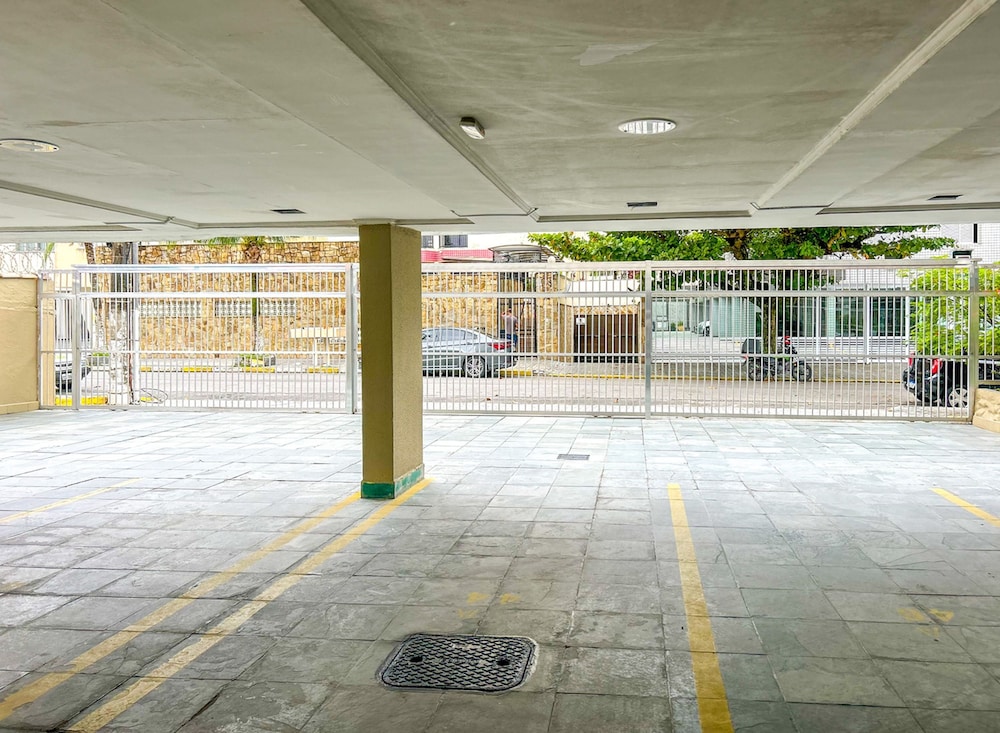 Apto a 800m da Praia da Enseada no Guaruj SP
