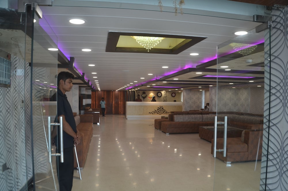 Lobby & Reception