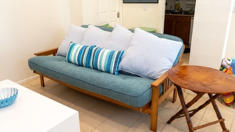 Fun Retro Island Vibe Sleeps 17 Beach 1 Block 4 Bedroom Home