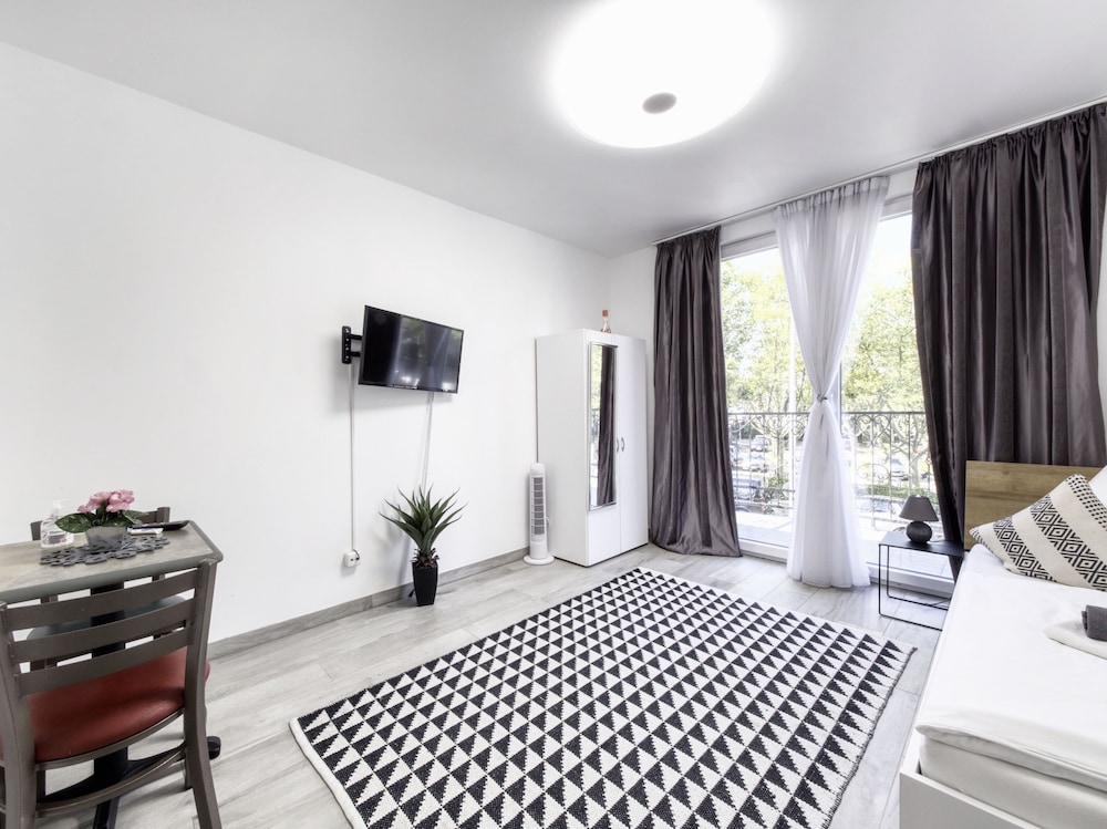 Amanda Hostel