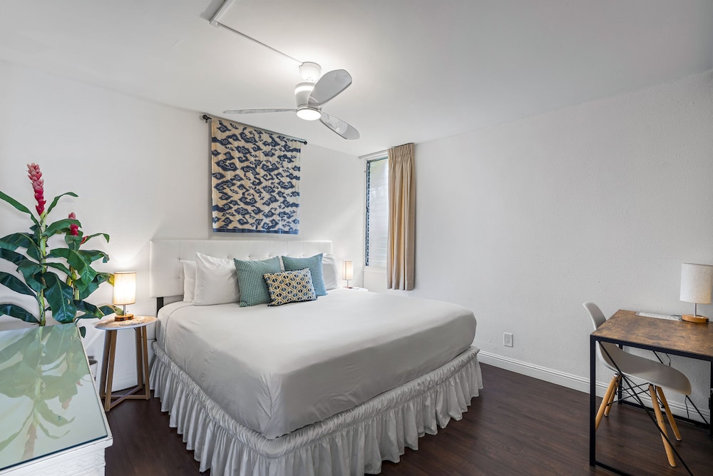 Maui Vista 2-301 - Modern and Bright Renovation in Building 2, No Carpet, AC!