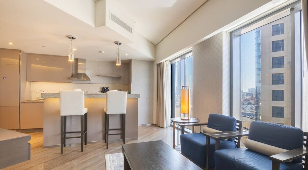 Modern 1BR Near Dubai Frame With City Views