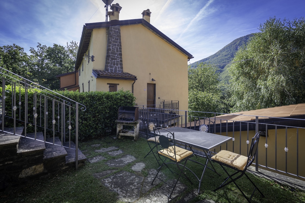 Vecchia Fornace La Piastra Agriturismo with pool, Abetone view 2