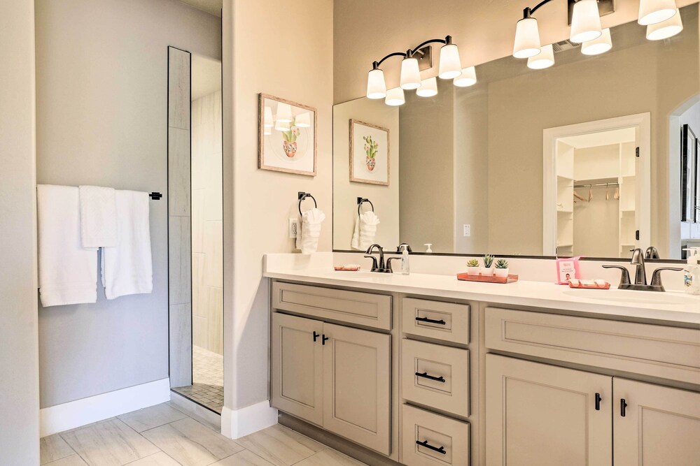 Newly Constructed Zion Village Townhome w/ Hot Tub