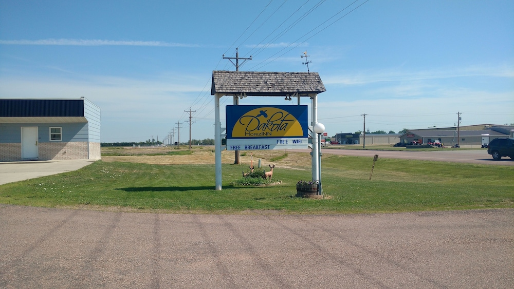 Mitchell Vacations - Dakota HorizINN - Property Image 1