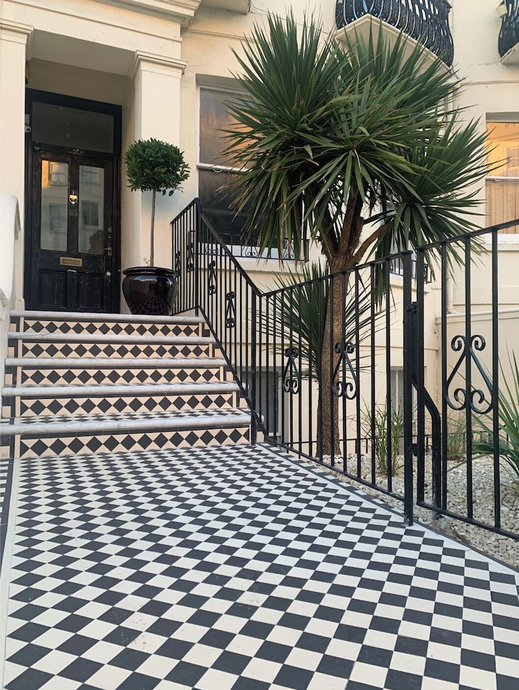 Lansdowne House