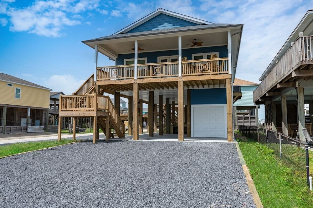 High Tide Hideaway 3 Bedroom Home by RedAwning view 4