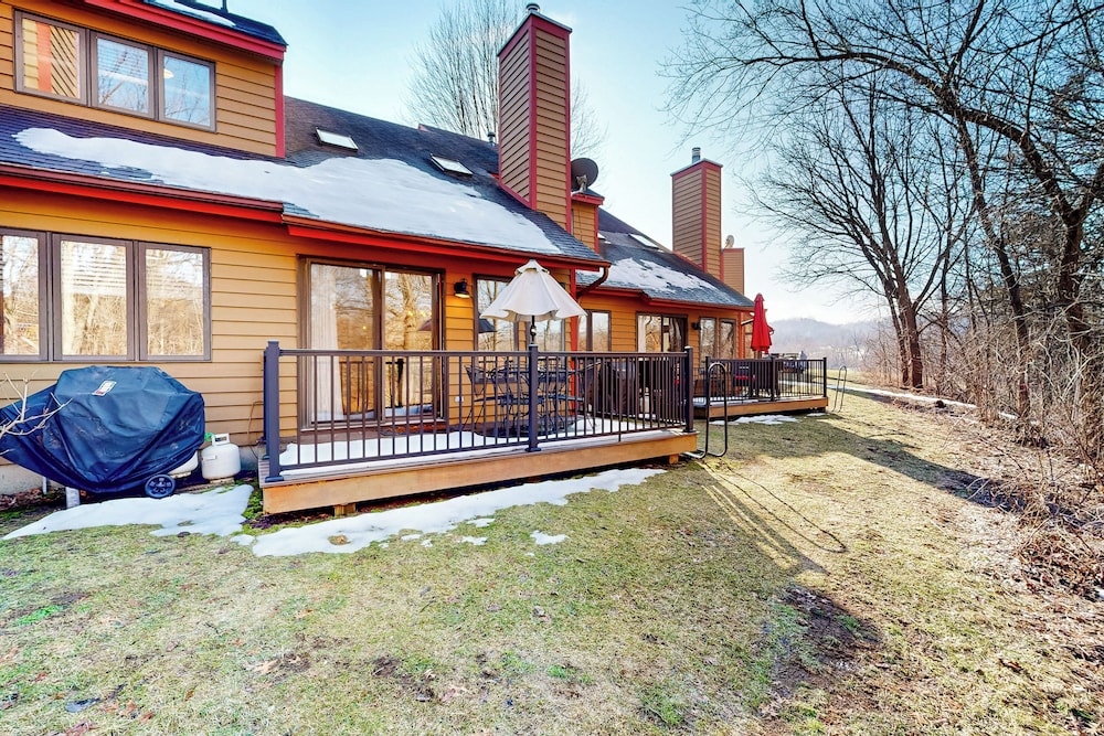 2BR Peaceful Home w/ Pool, Golf, Marina, W & D