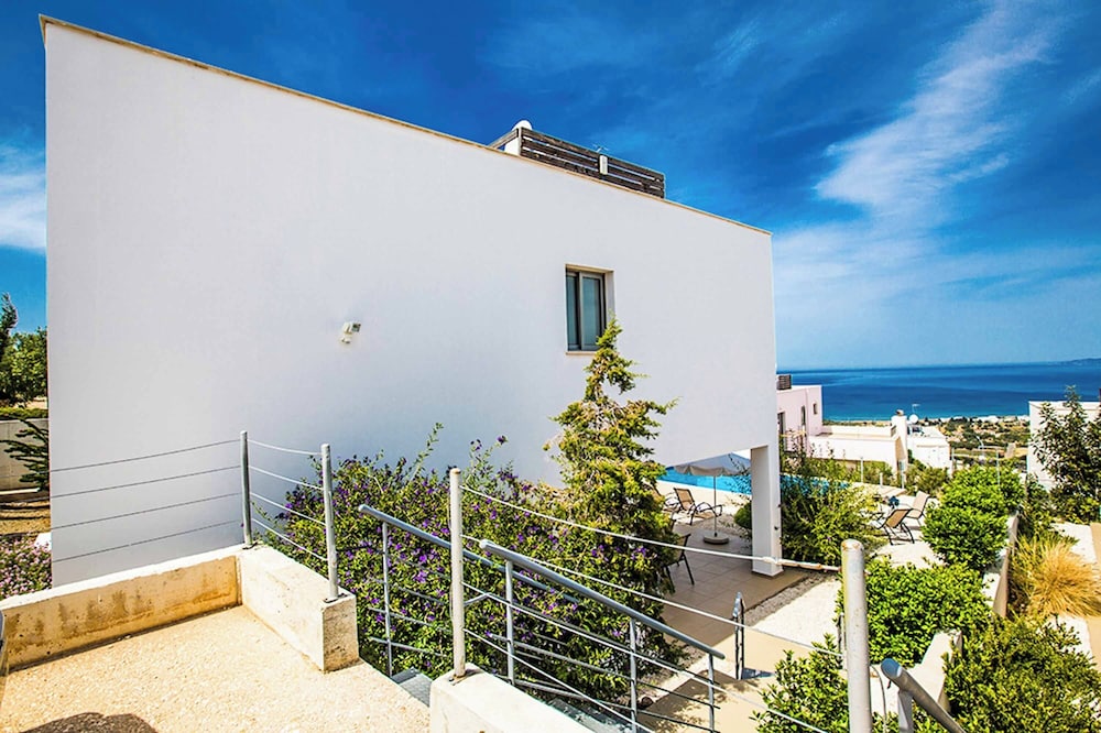 Villa Latchi Thea
