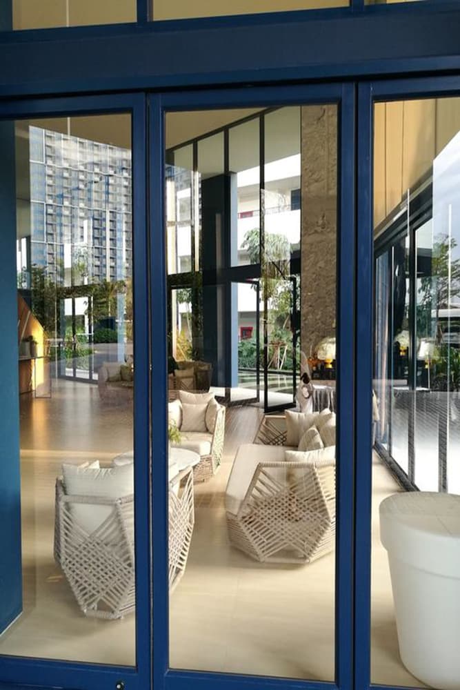 Baan Thew Talay Blue Sapphire 353