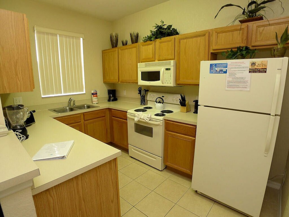 Regal Palms Resort 4 Bedroom Townhome! Townhouse by RedAwning - Image 4