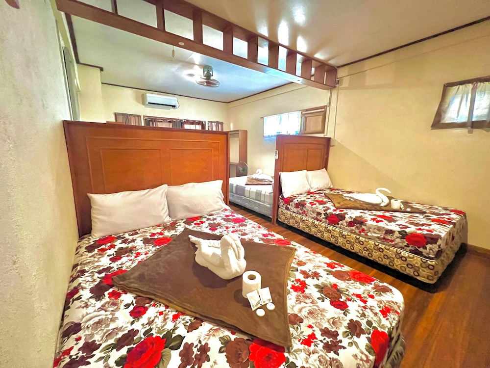Novie's Tourist Inn