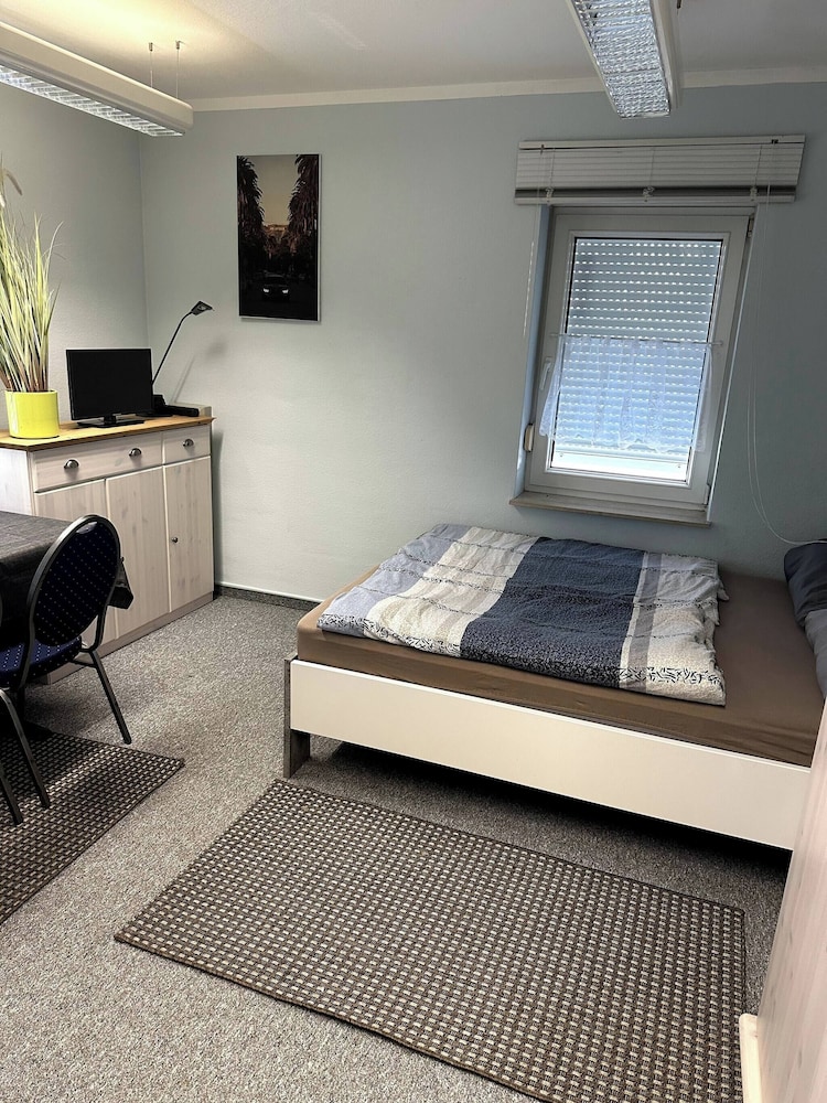 Large Accommodation for up to 18 People Near Halle & Leipzig With Pool Table