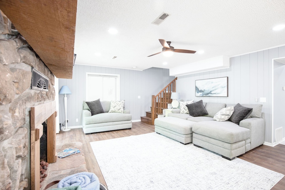 Stunning Views of the 7.5mm, Private Dock, Spacious Decks, Kayaks & More!